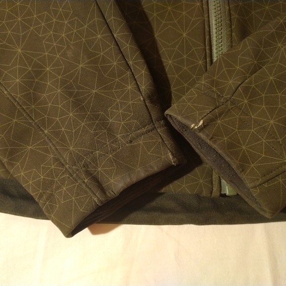 North Face Green Patterned Softshell Jacket - Picture 3 of 3